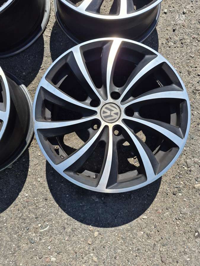 Volkswagen, light alloy, R16