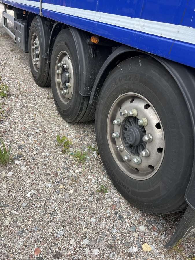 Knapen, su slankiojančiomis grindimis