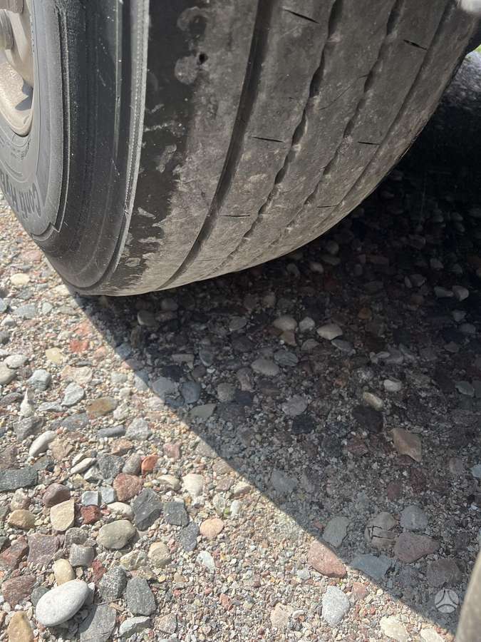 Knapen, su slankiojančiomis grindimis