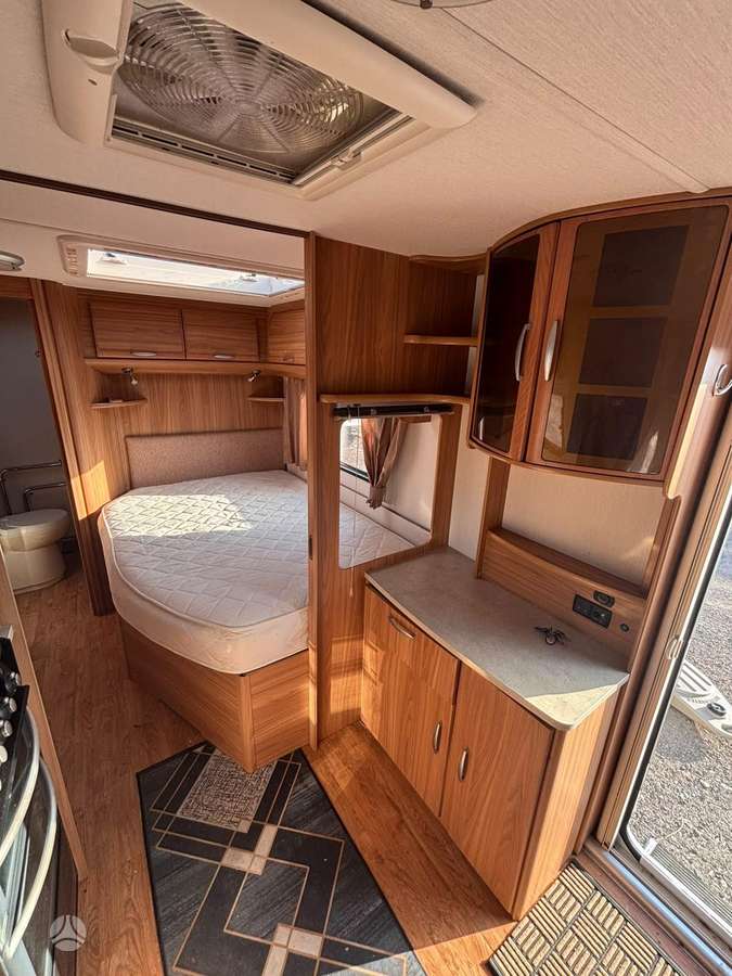 Lunar Clubman, caravans