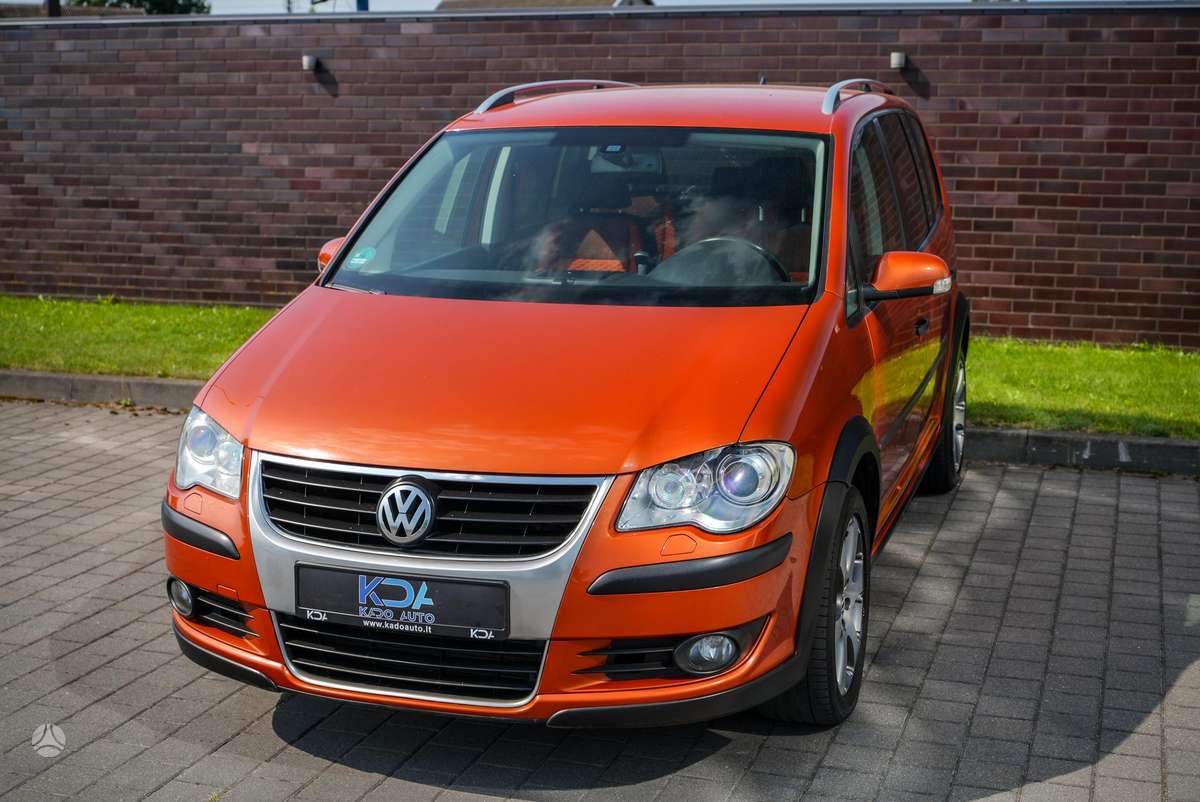 Volkswagen Touran - 4
