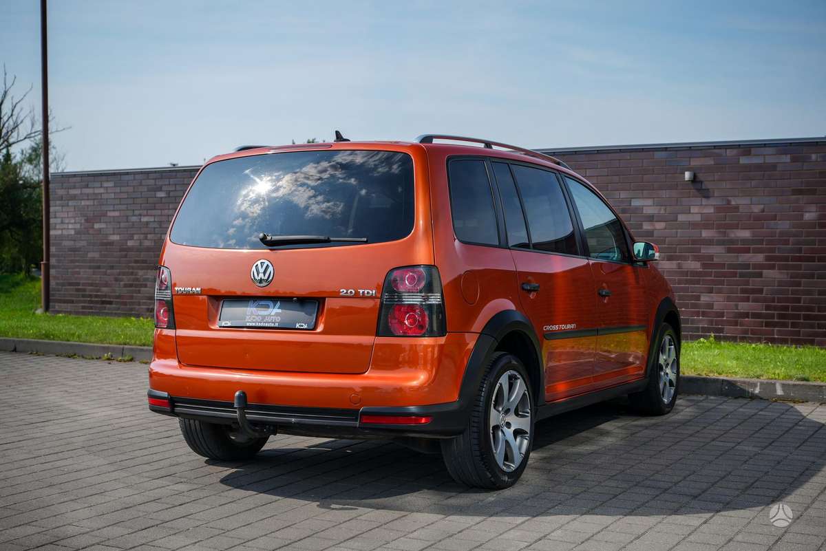 Volkswagen Touran - 12