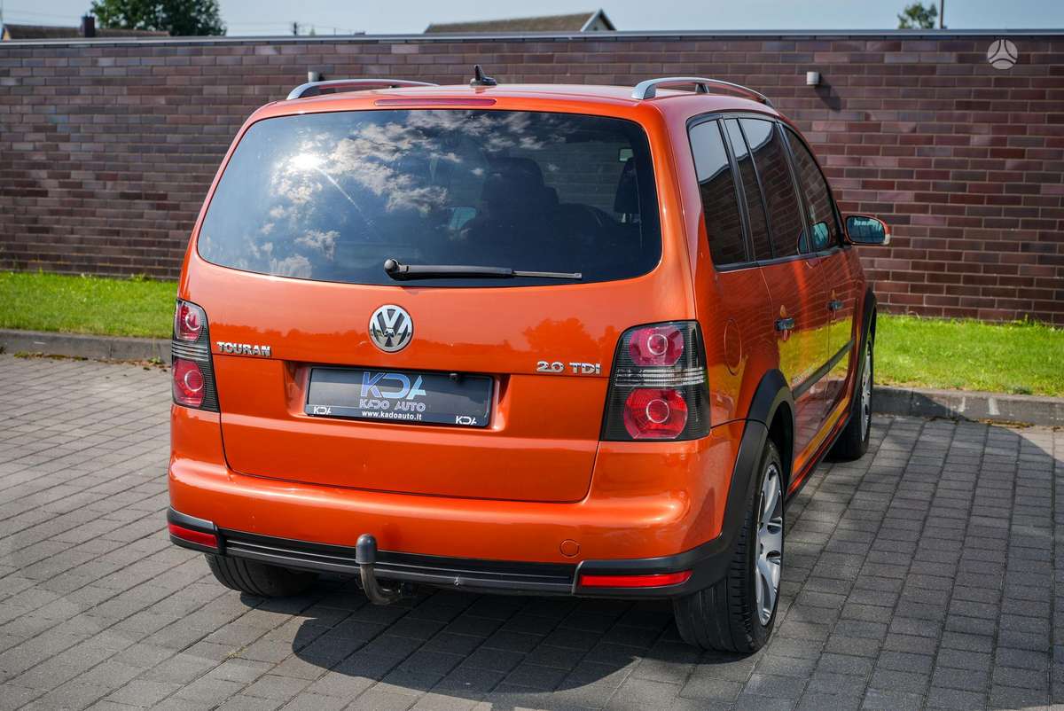 Volkswagen Touran - 11