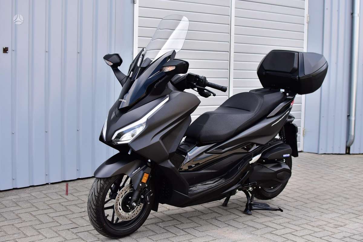 Honda Forza 350cc, мотороллеры / мопеды