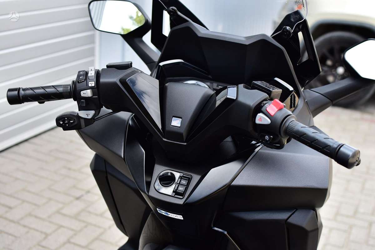 Honda Forza 350cc, мотороллеры / мопеды