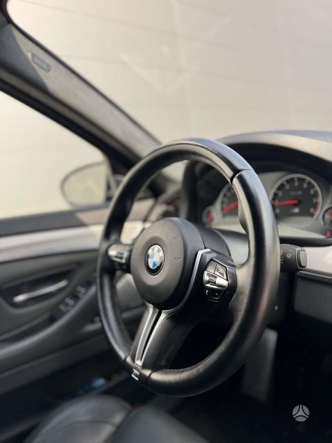 BMW M5, 4.4 l., Седан