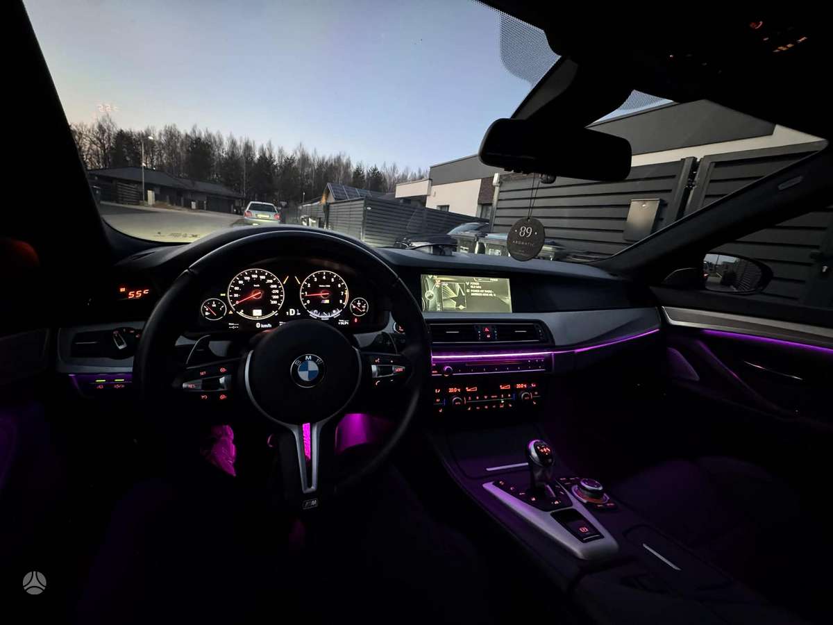 BMW M5, 4.4 l., Седан