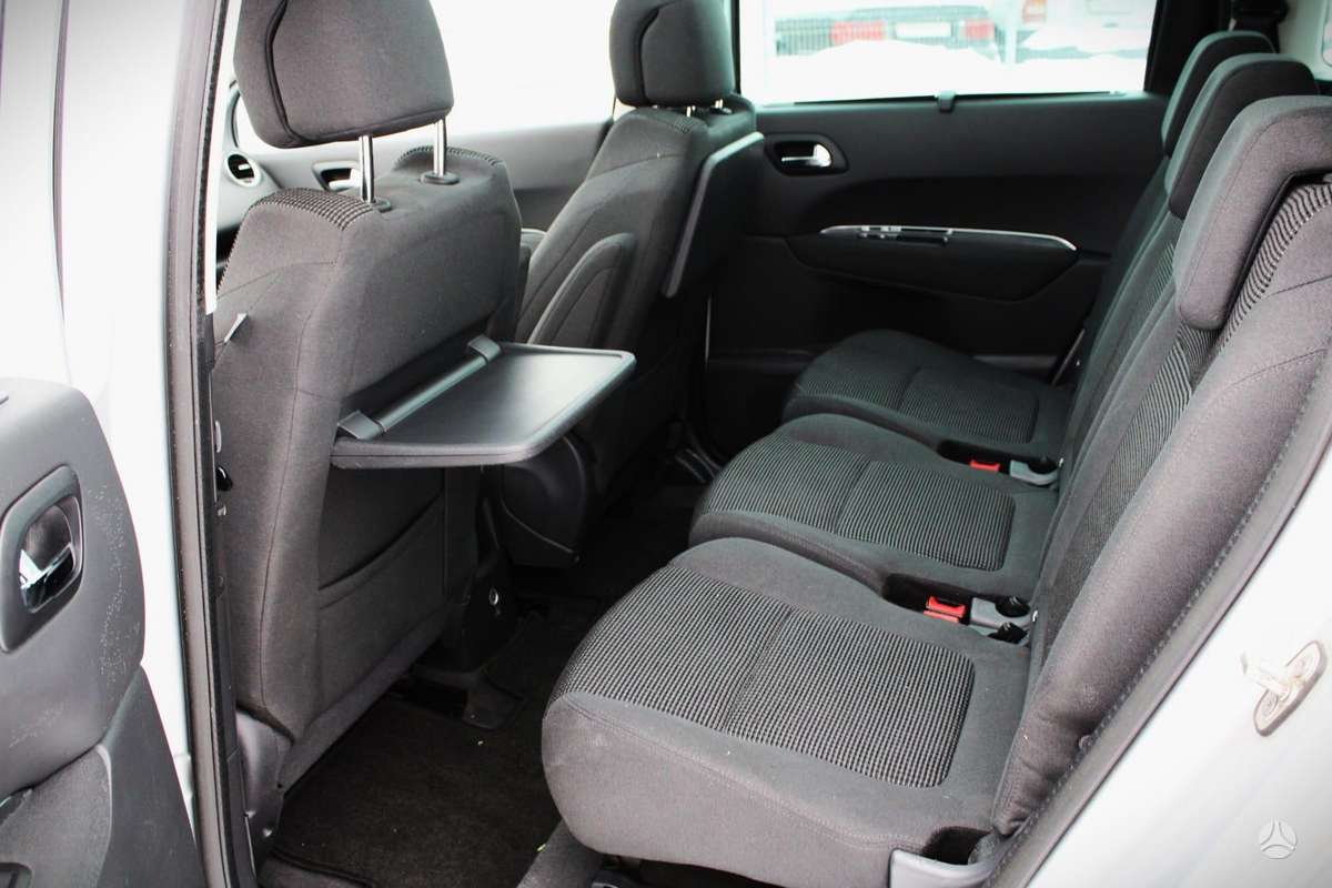 Peugeot 5008, 2.0 l., Универсал