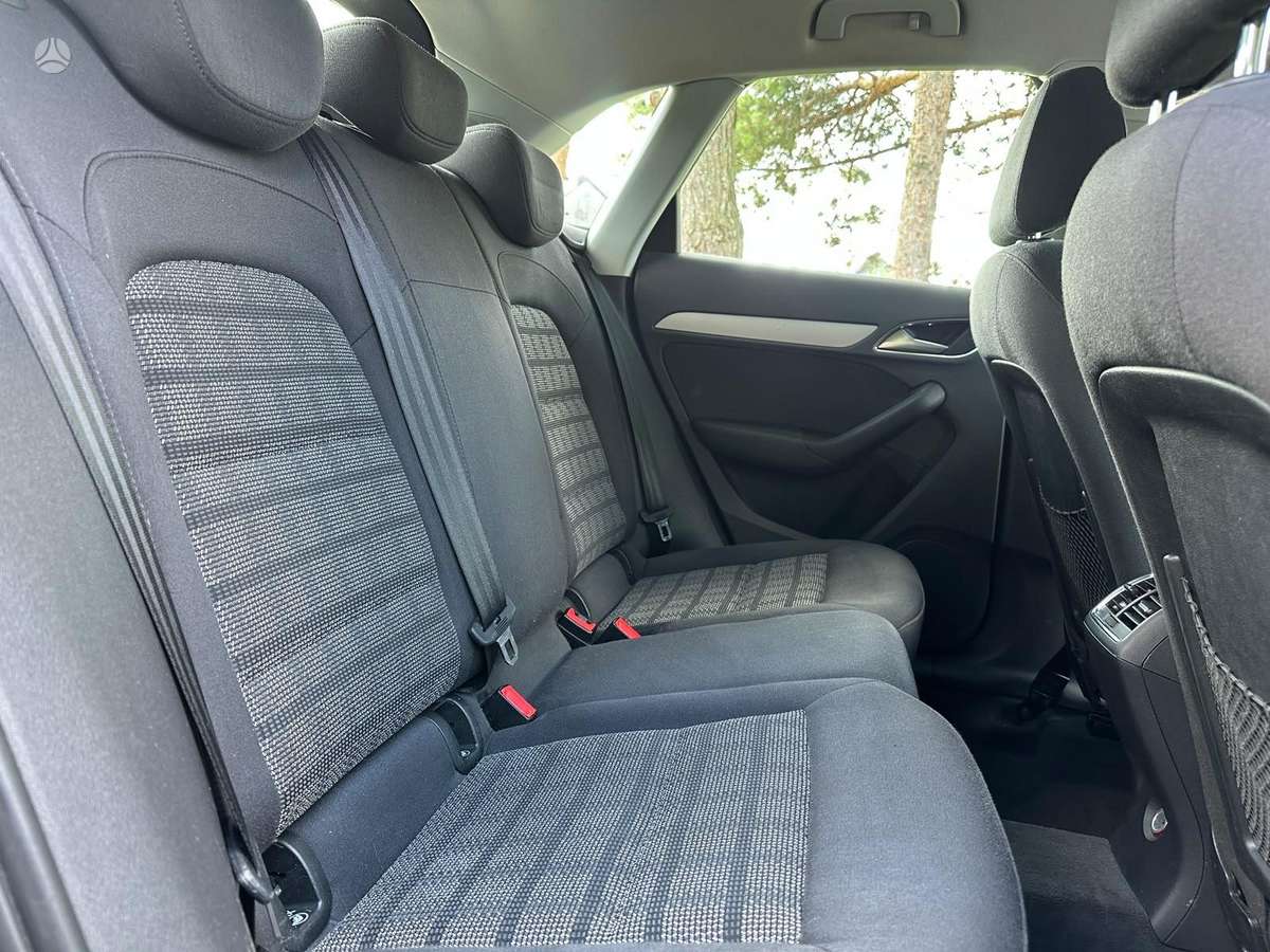 Audi Q3, 2.0 l., off-road / crossover