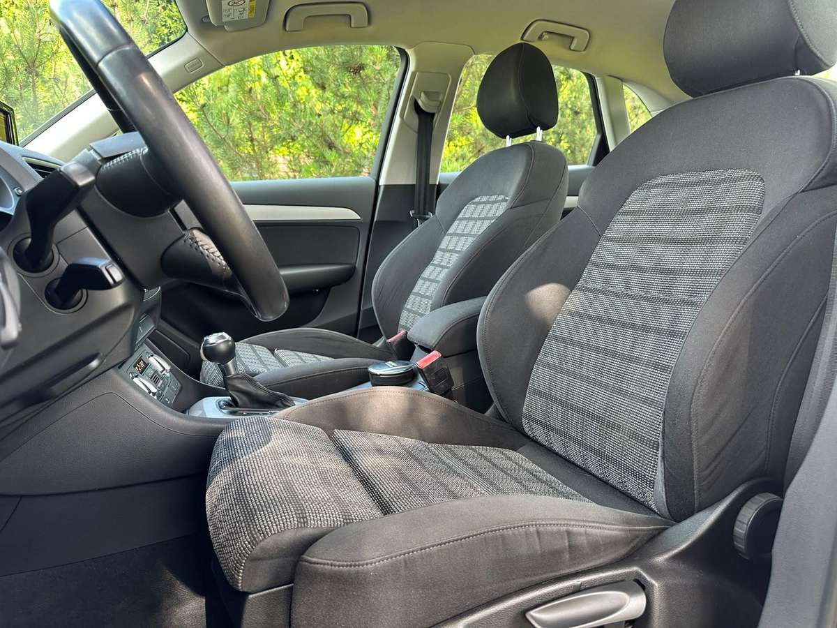 Audi Q3, 2.0 l., off-road / crossover