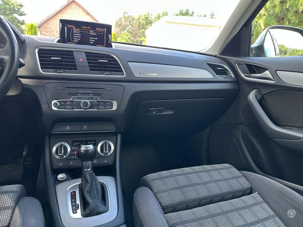 Audi Q3, 2.0 l., off-road / crossover