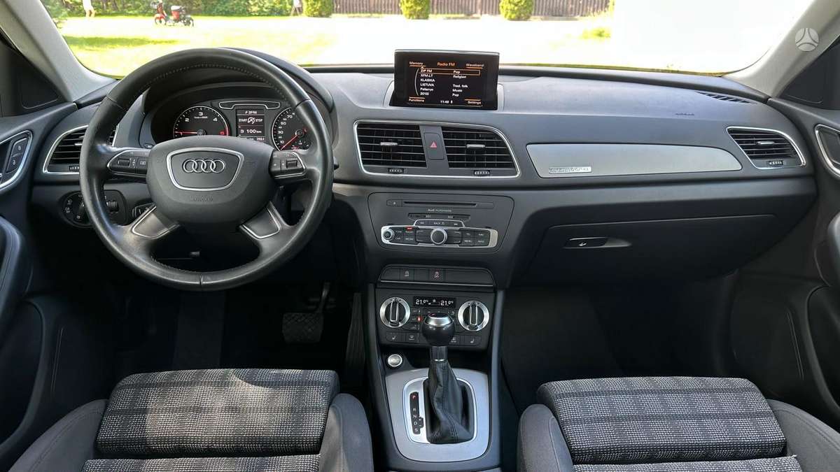 Audi Q3, 2.0 l., off-road / crossover