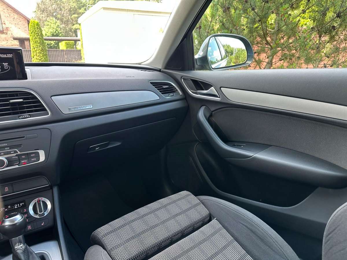 Audi Q3, 2.0 l., Внедорожник / Кроссовер