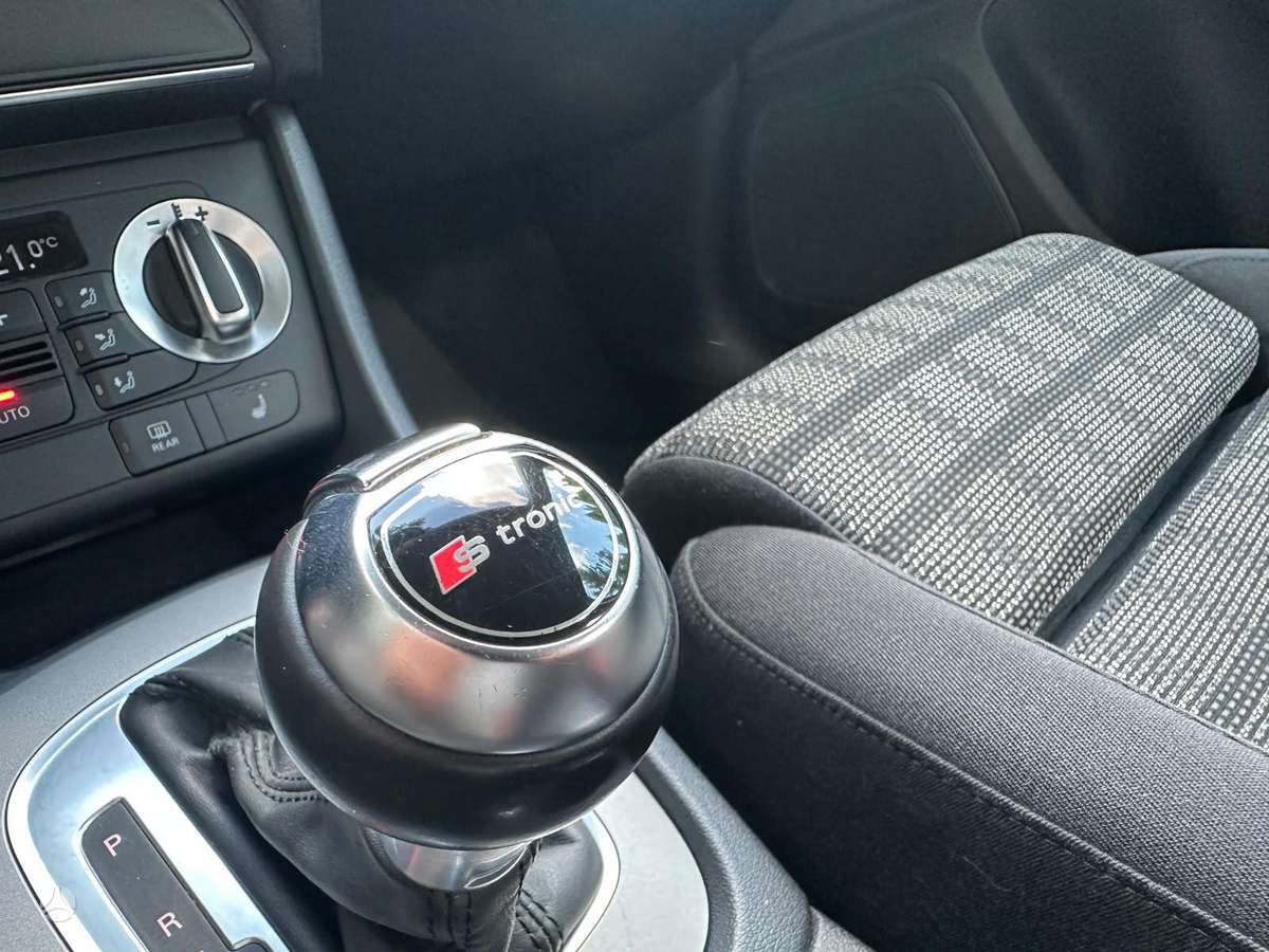 Audi Q3, 2.0 l., off-road / crossover