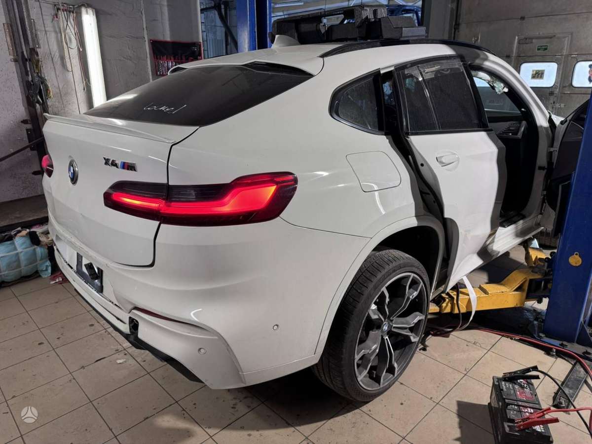 BMW X4 M dalimis