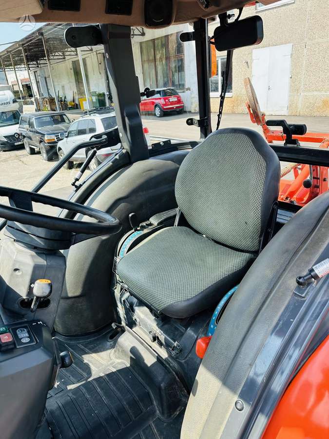 Kubota KL330, traktoriai