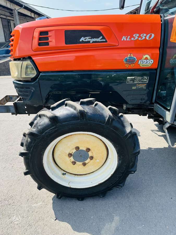 Kubota KL330, traktoriai