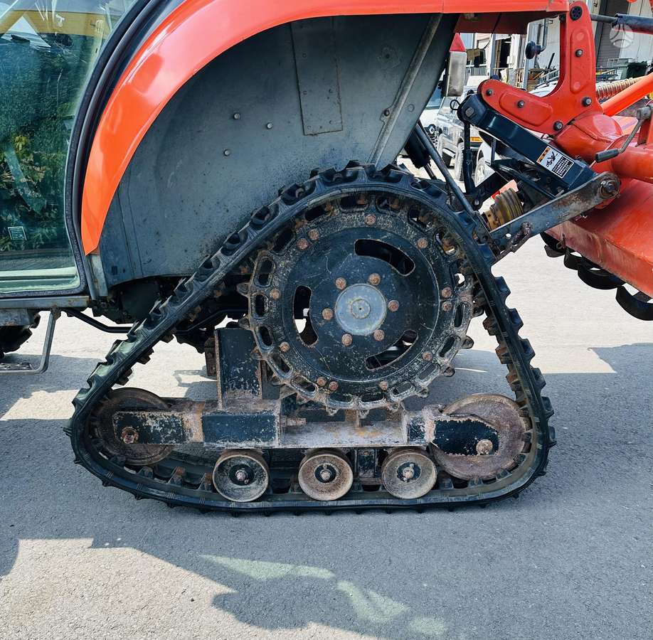 Kubota KL330, tractors