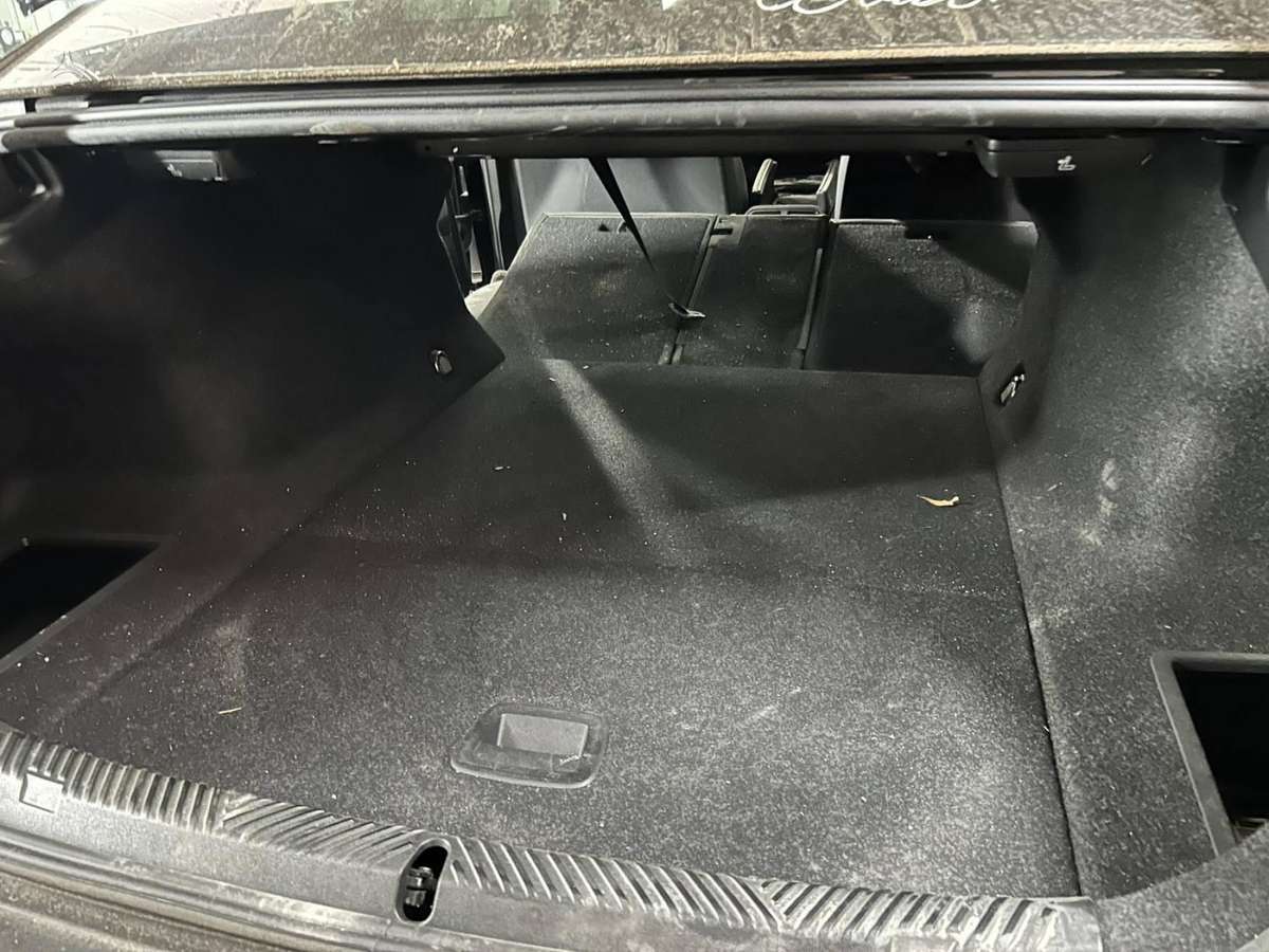 BMW i5 dalimis