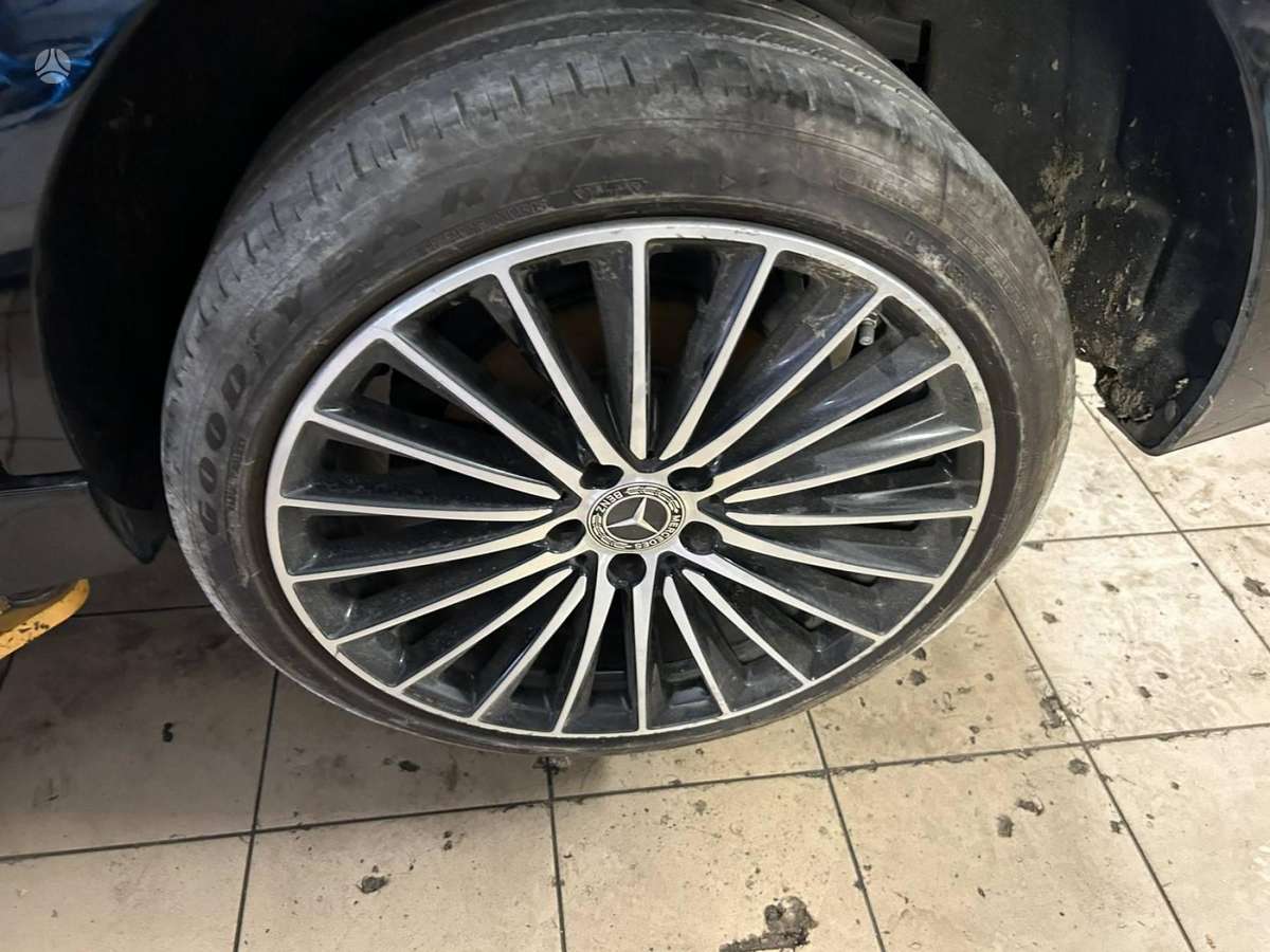Mercedes-Benz C300 по частям