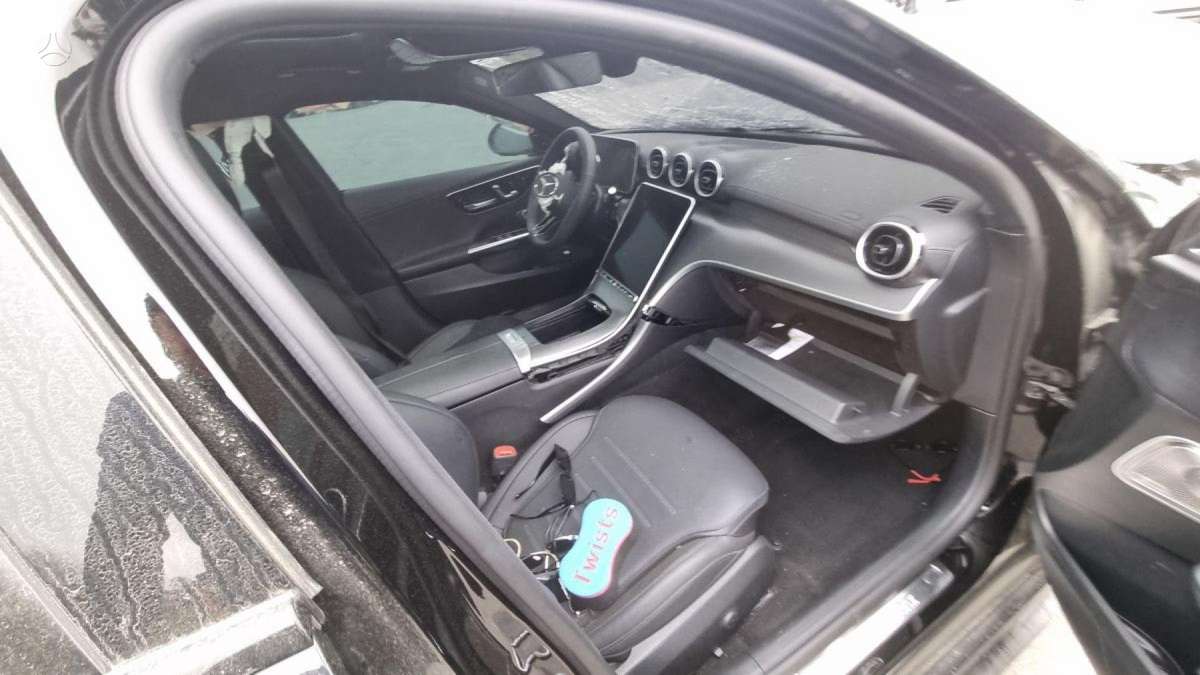 Mercedes-Benz C300 dalimis