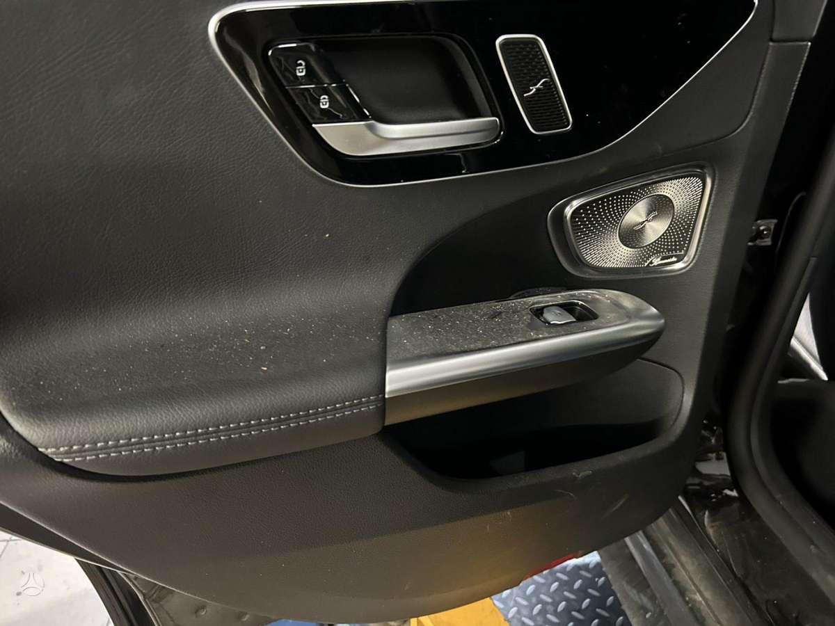 Mercedes-Benz C300 dalimis