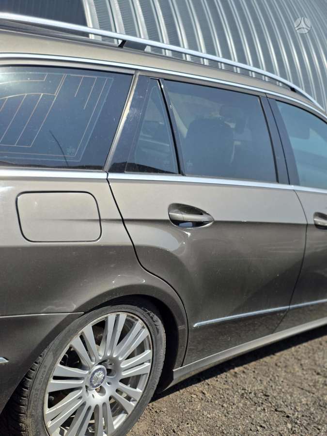 Mercedes-Benz E350 по частям