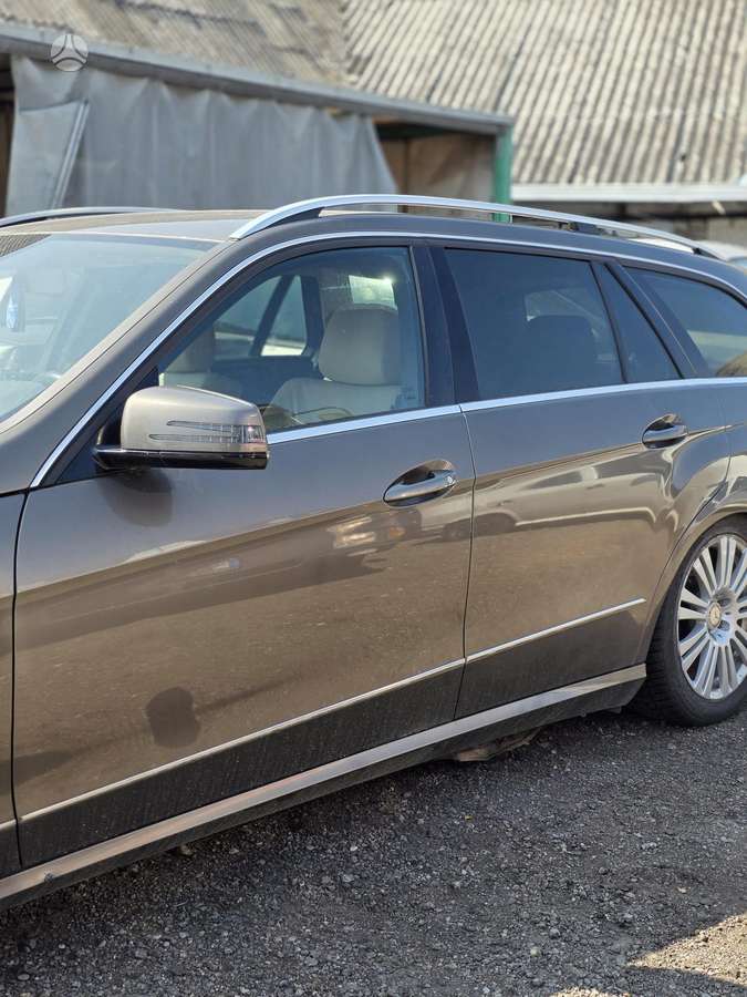 Mercedes-Benz E350 по частям