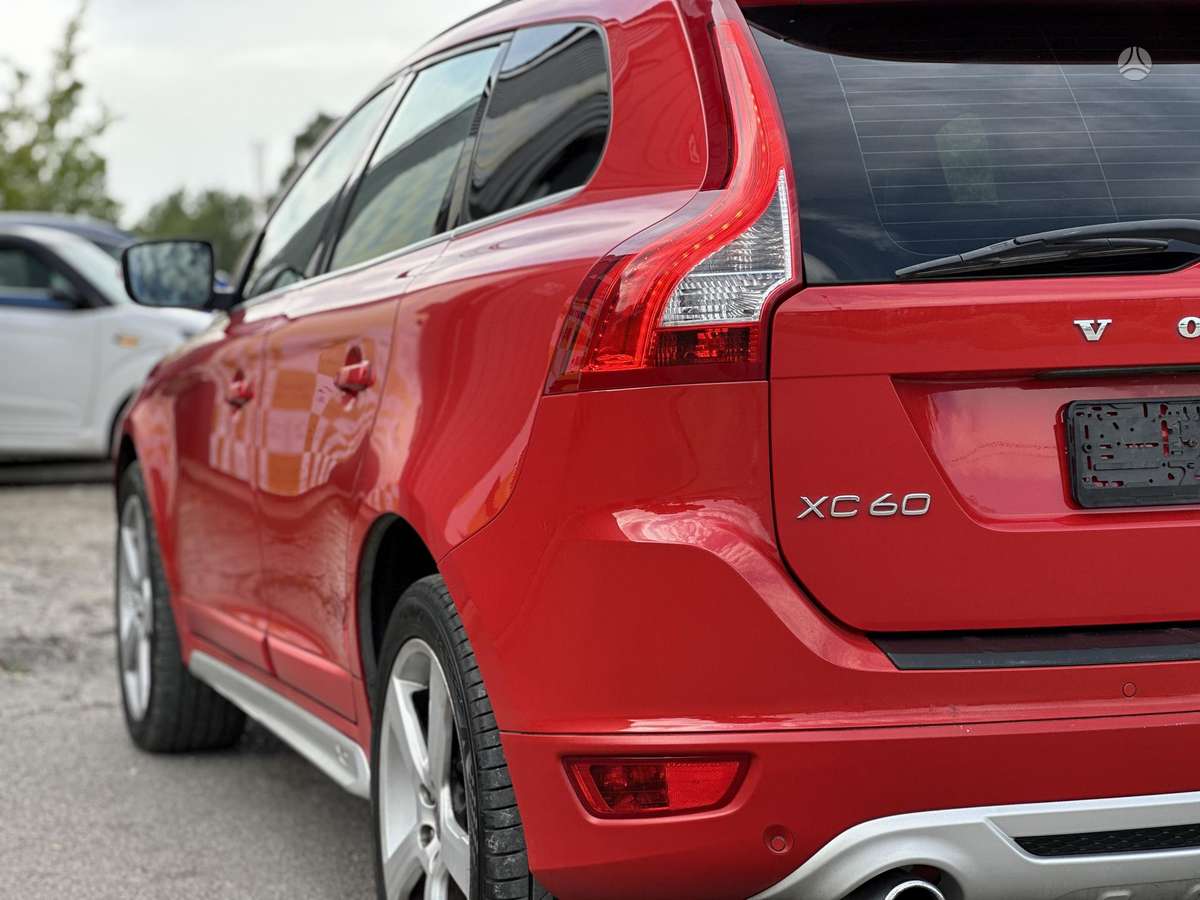 Volvo XC60, 2.4 l., off-road / crossover