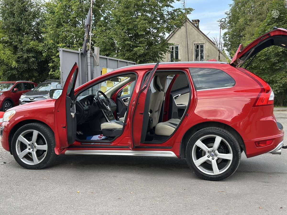 Volvo XC60, 2.4 l., off-road / crossover