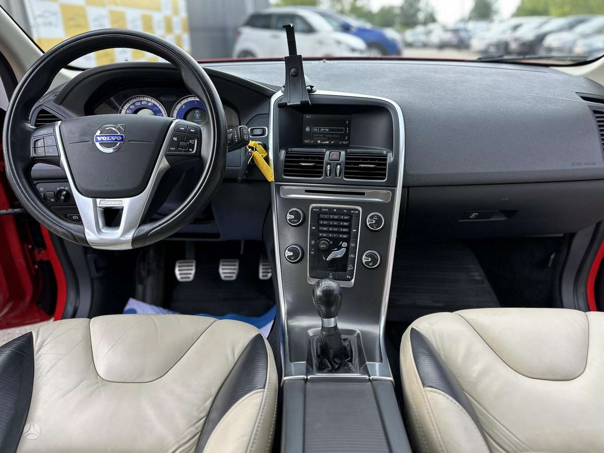 Volvo XC60, 2.4 l., off-road / crossover