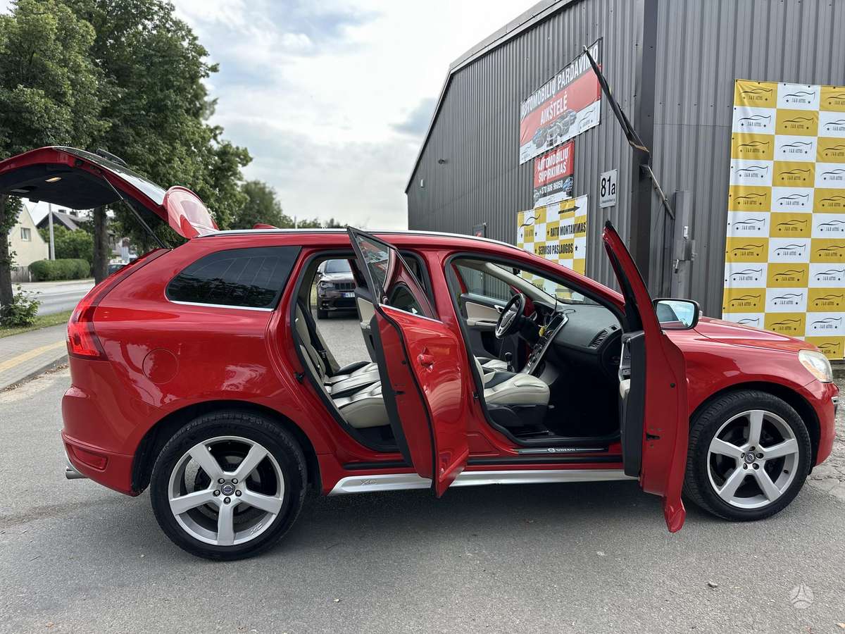Volvo XC60, 2.4 l., off-road / crossover