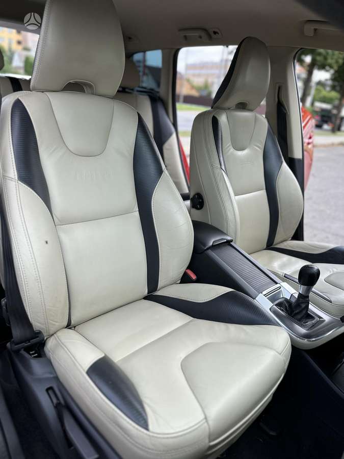 Volvo XC60, 2.4 l., off-road / crossover
