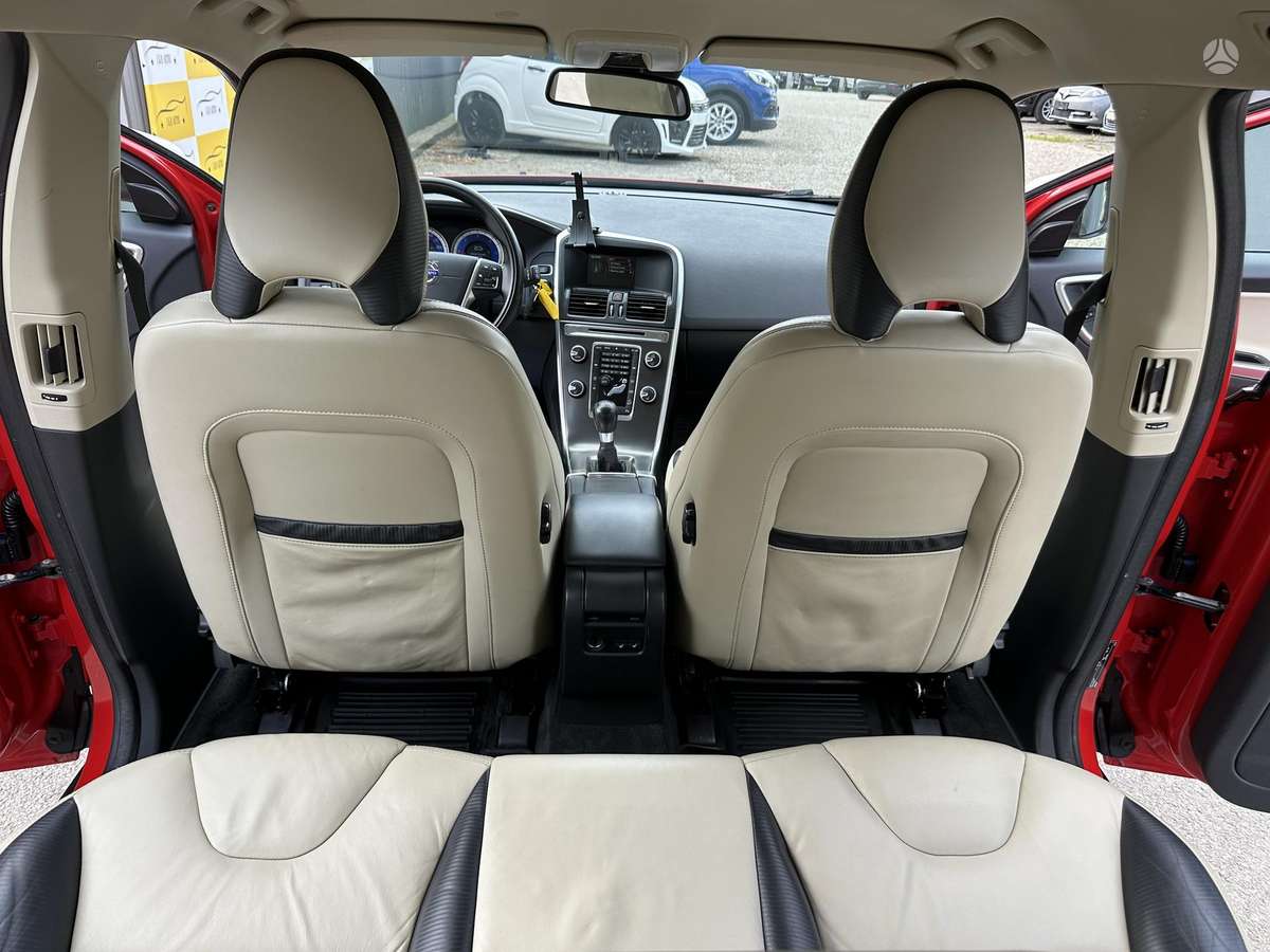 Volvo XC60, 2.4 l., off-road / crossover