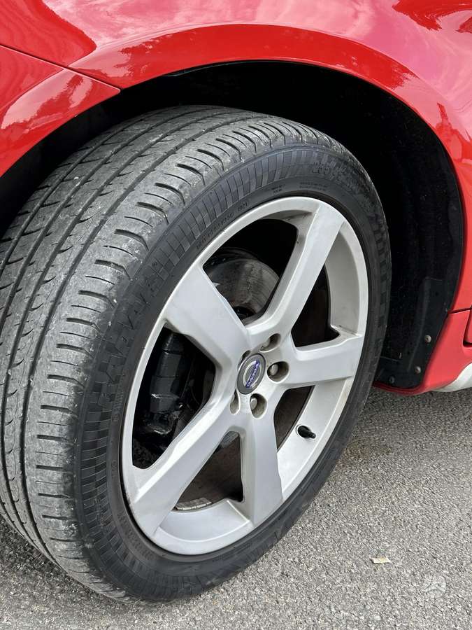 Volvo XC60, 2.4 l., off-road / crossover
