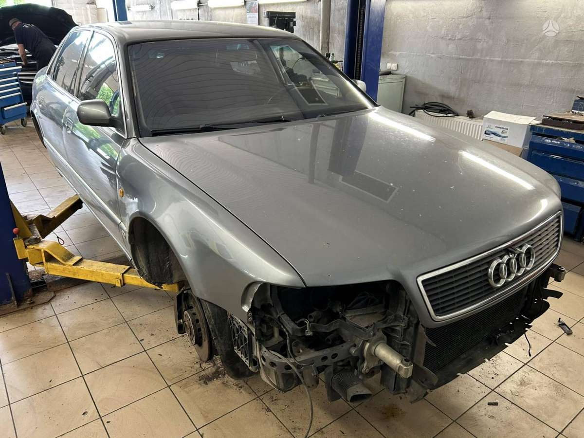 Audi A8 dalimis