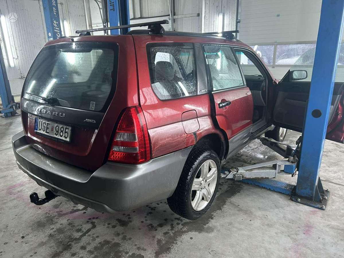 Subaru Forester dalimis