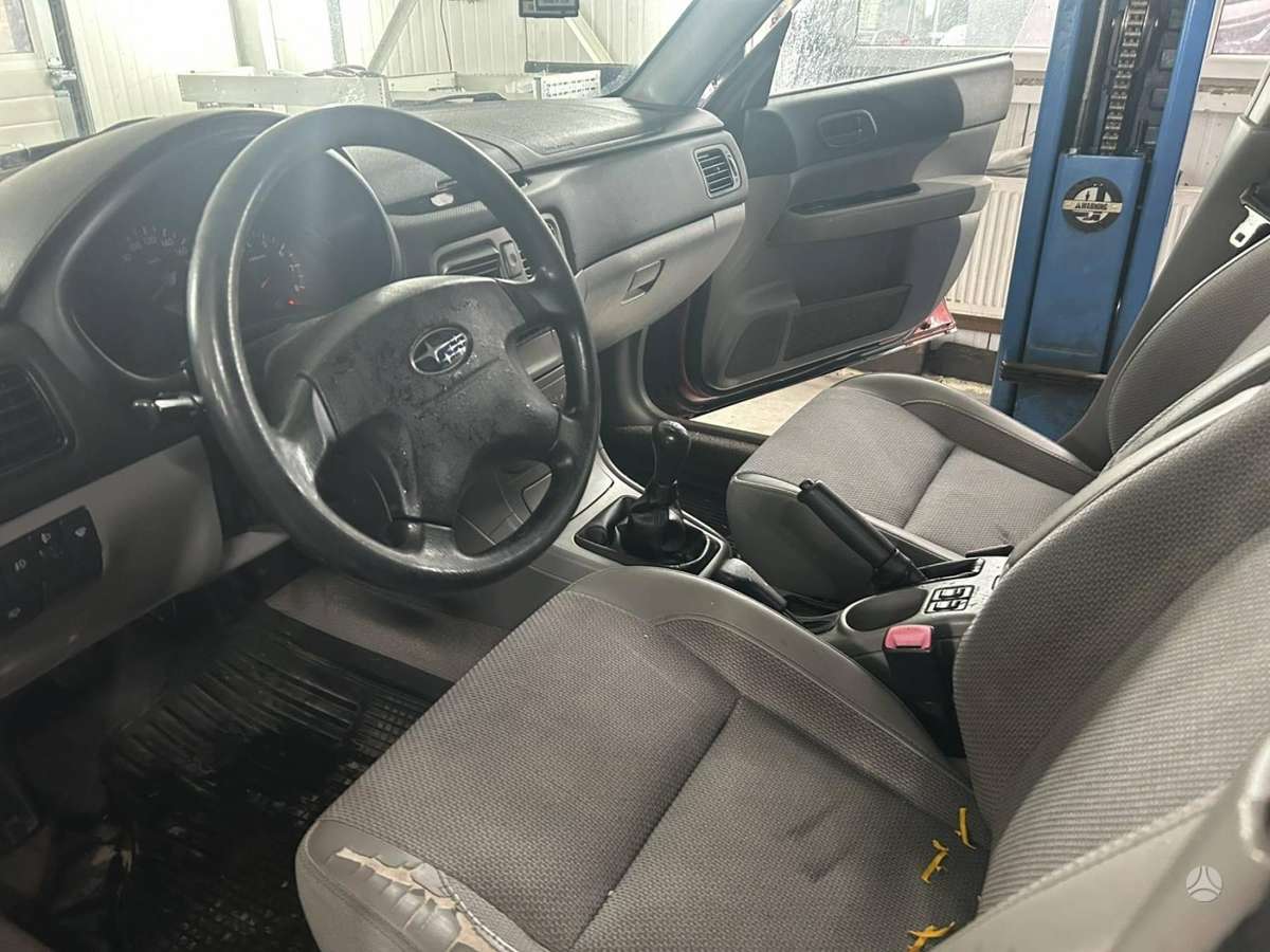 Subaru Forester dalimis