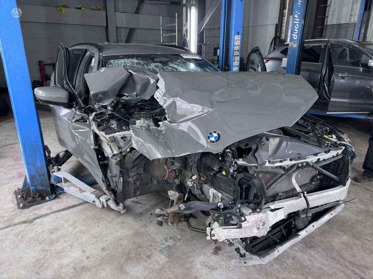 BMW 540 dalimis