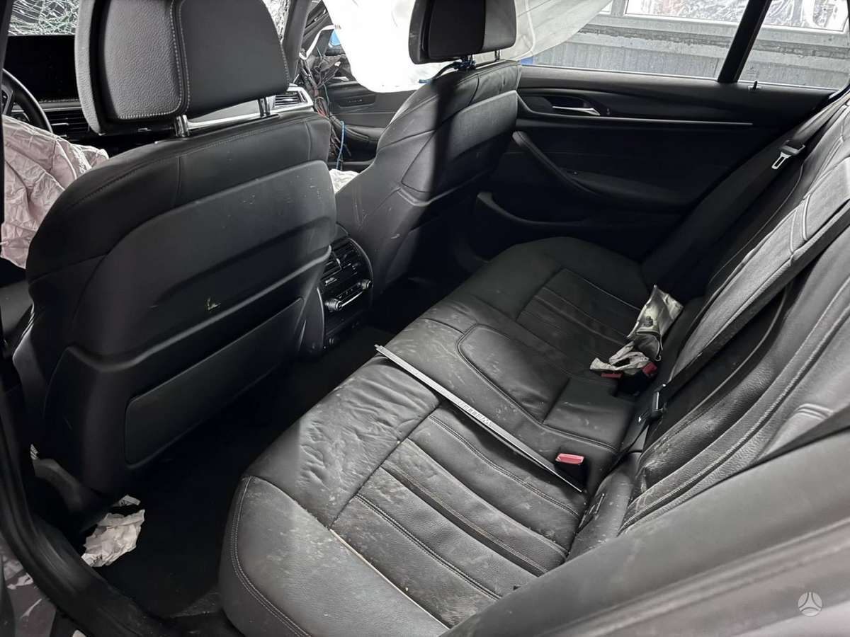 BMW 540 dalimis