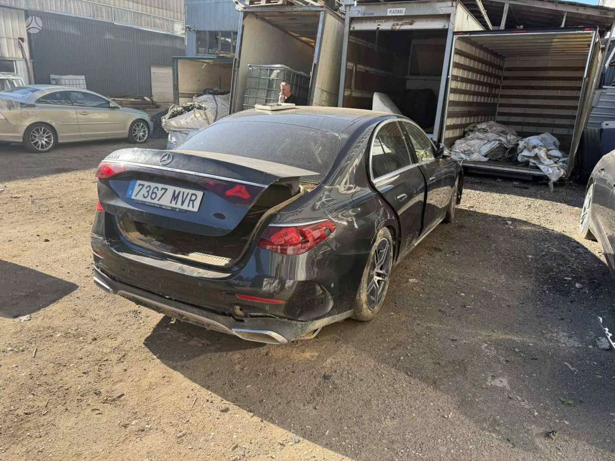 Mercedes-Benz E220 dalimis