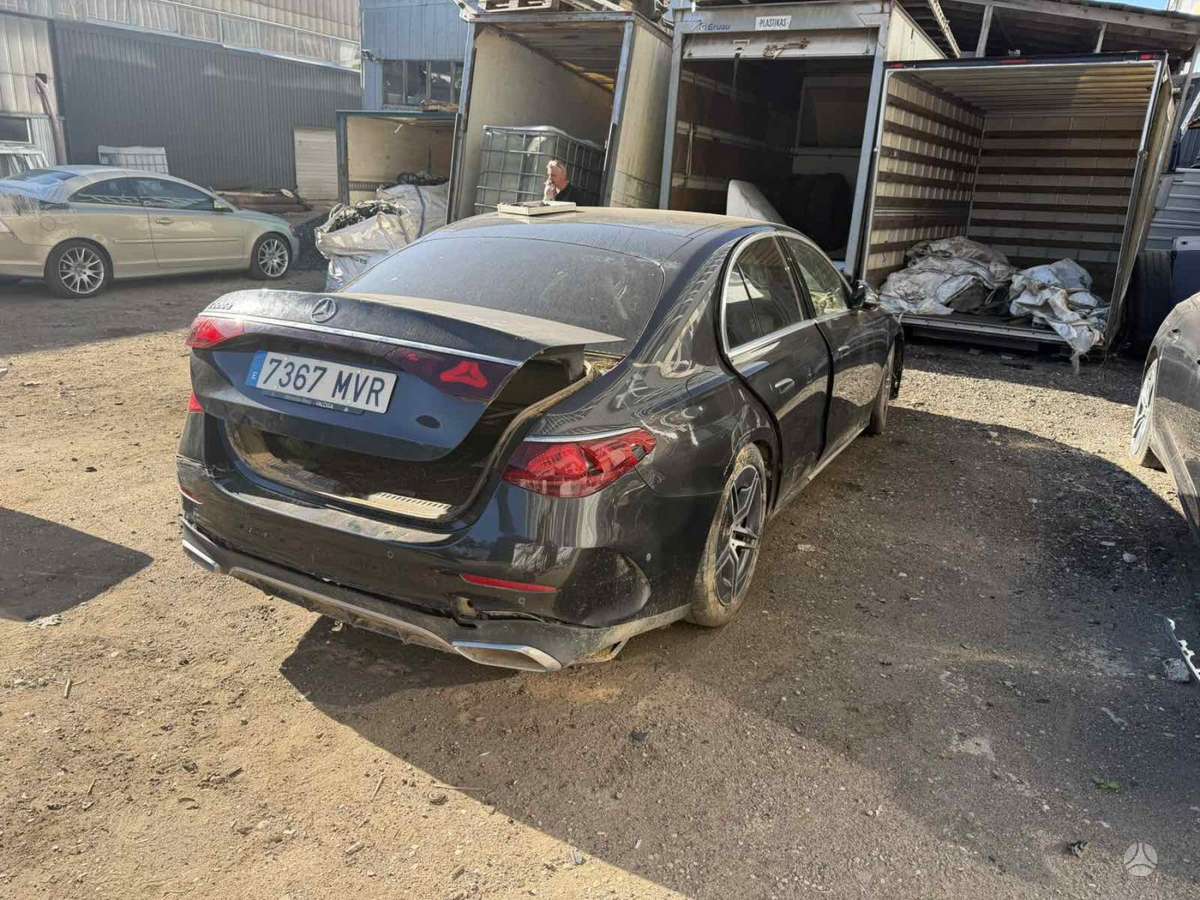 Mercedes-Benz E220 rezerves daļās