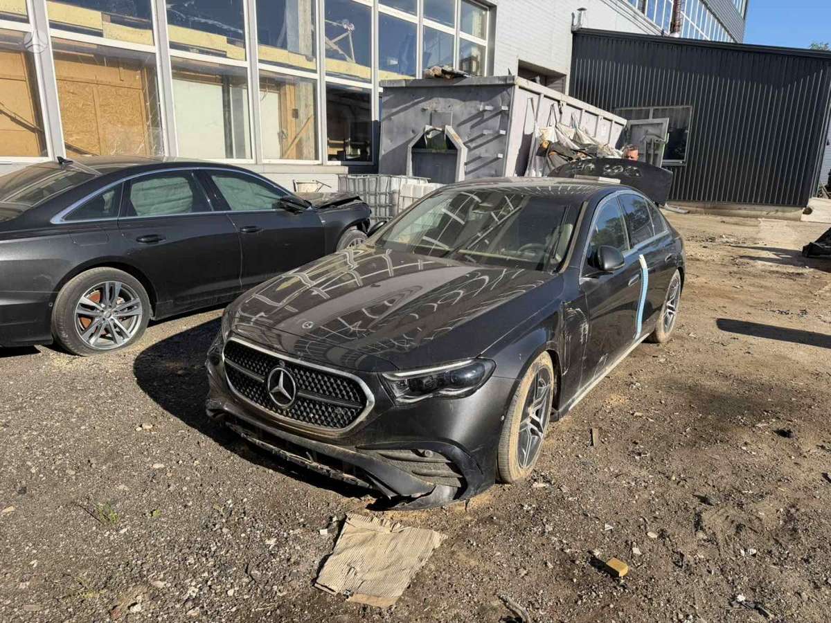 Mercedes-Benz E220 for parts