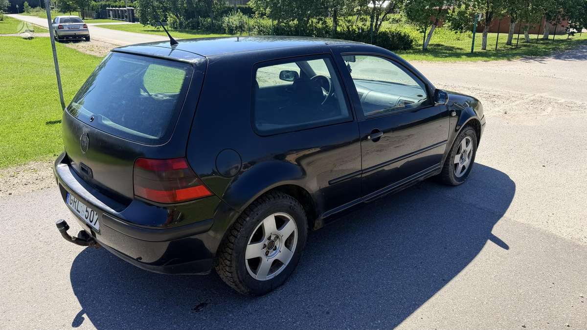 Volkswagen Golf - 6