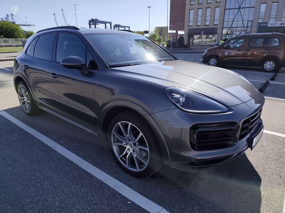 Porsche Cayenne - 4