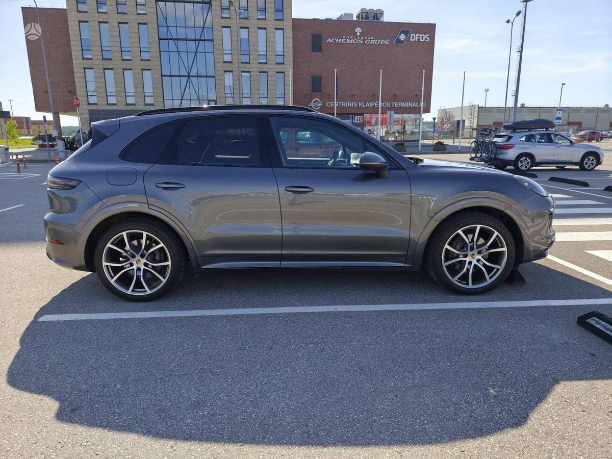 Porsche Cayenne - 5
