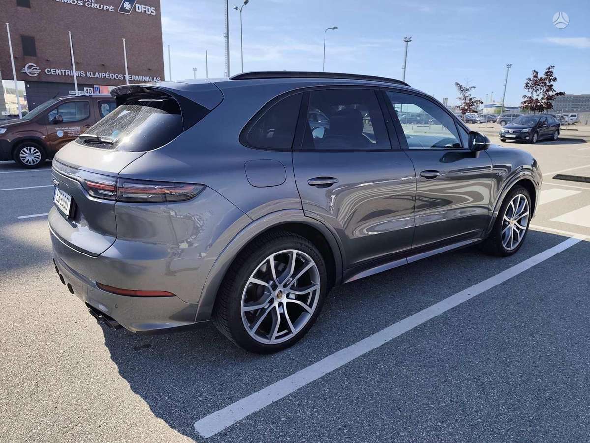Porsche Cayenne - 6