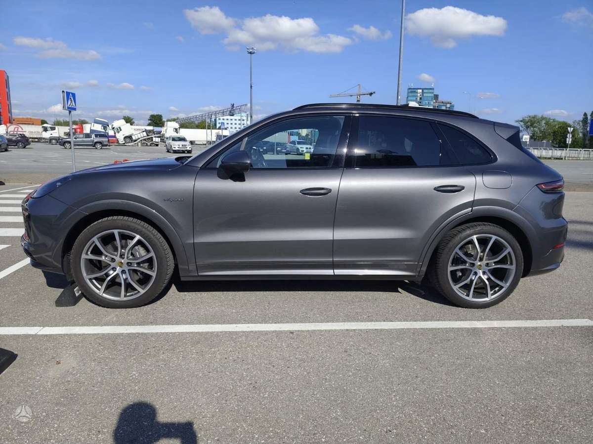Porsche Cayenne - 2