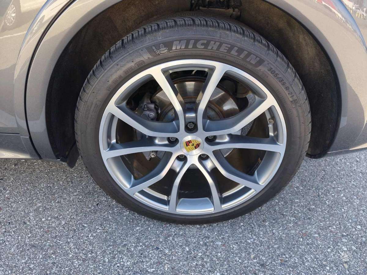 Porsche Cayenne - 8
