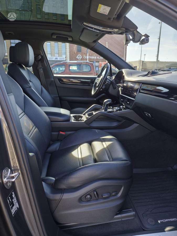 Porsche Cayenne - 9
